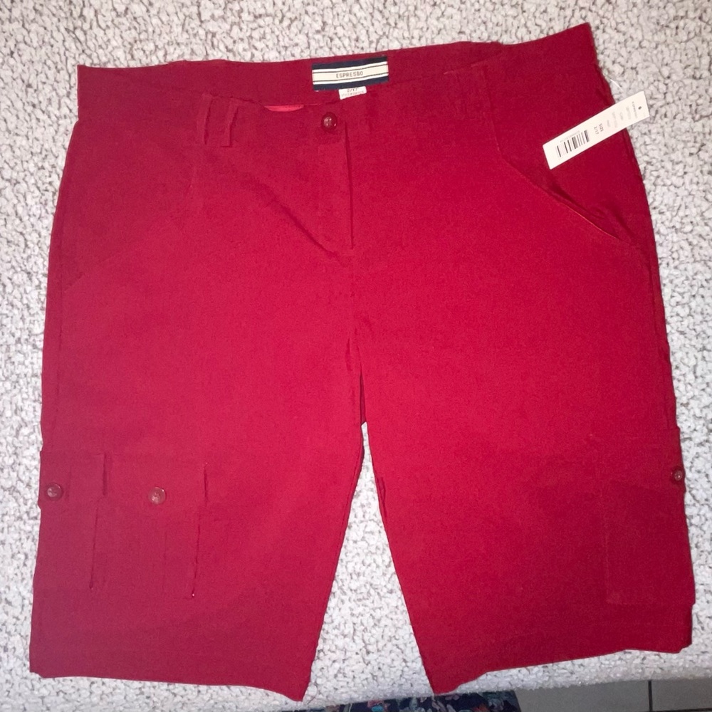 90)NWT EXPRESSO CARGO RED SHORT SIZE 1/17
